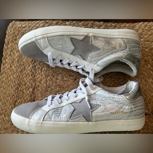 Vintage Havana White and Silver Sneakers with Classic Design light grey 11